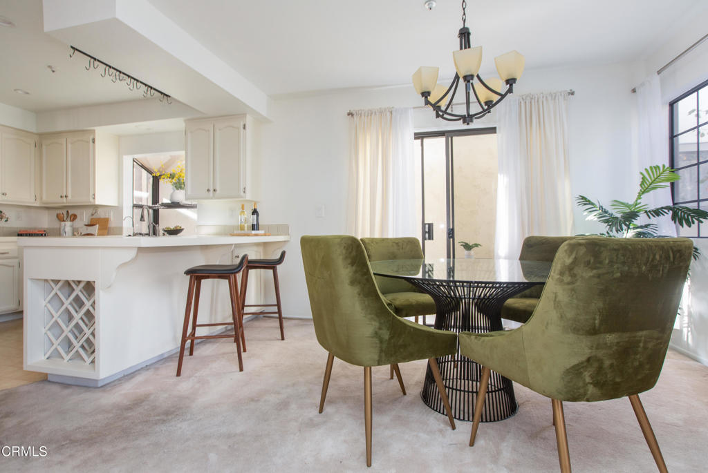 2249 Montrose Avenue 10