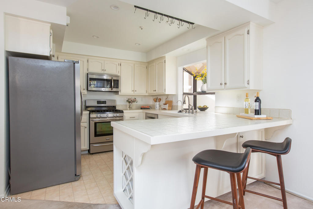 2249 Montrose Avenue 10