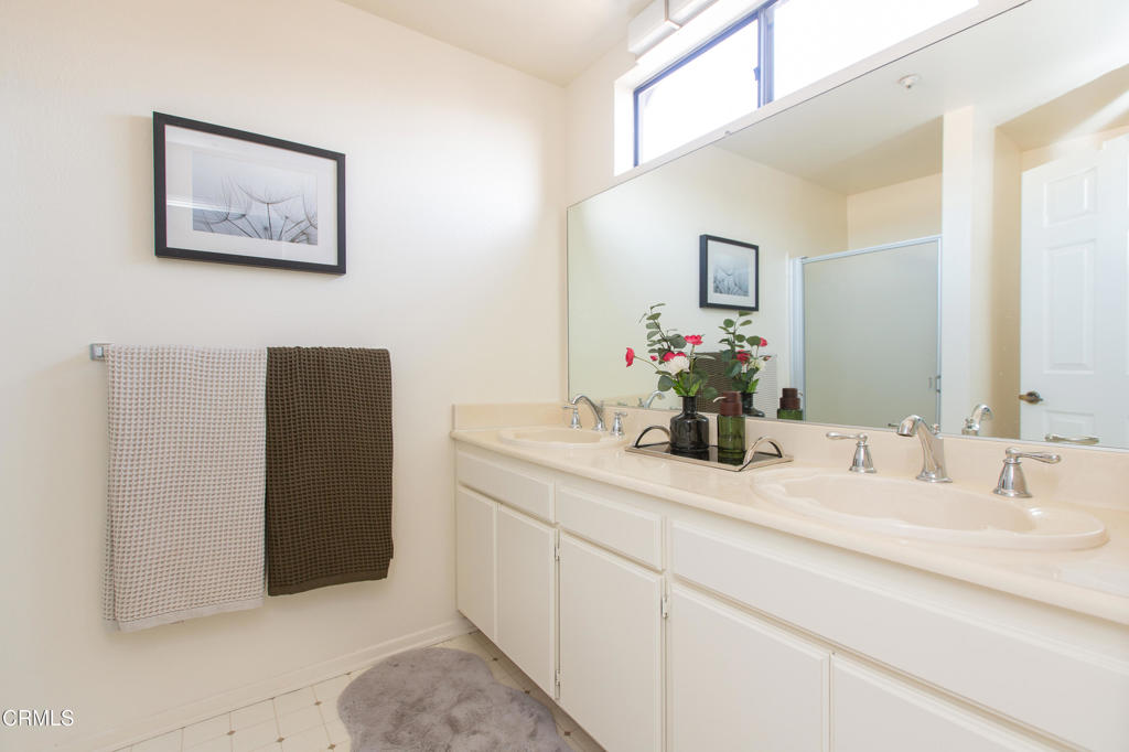 2249 Montrose Avenue 10