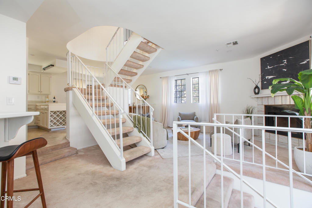 2249 Montrose Avenue 10