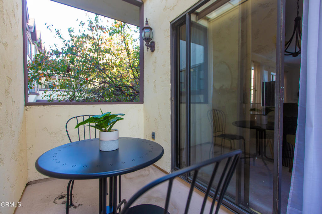 2249 Montrose Avenue 10