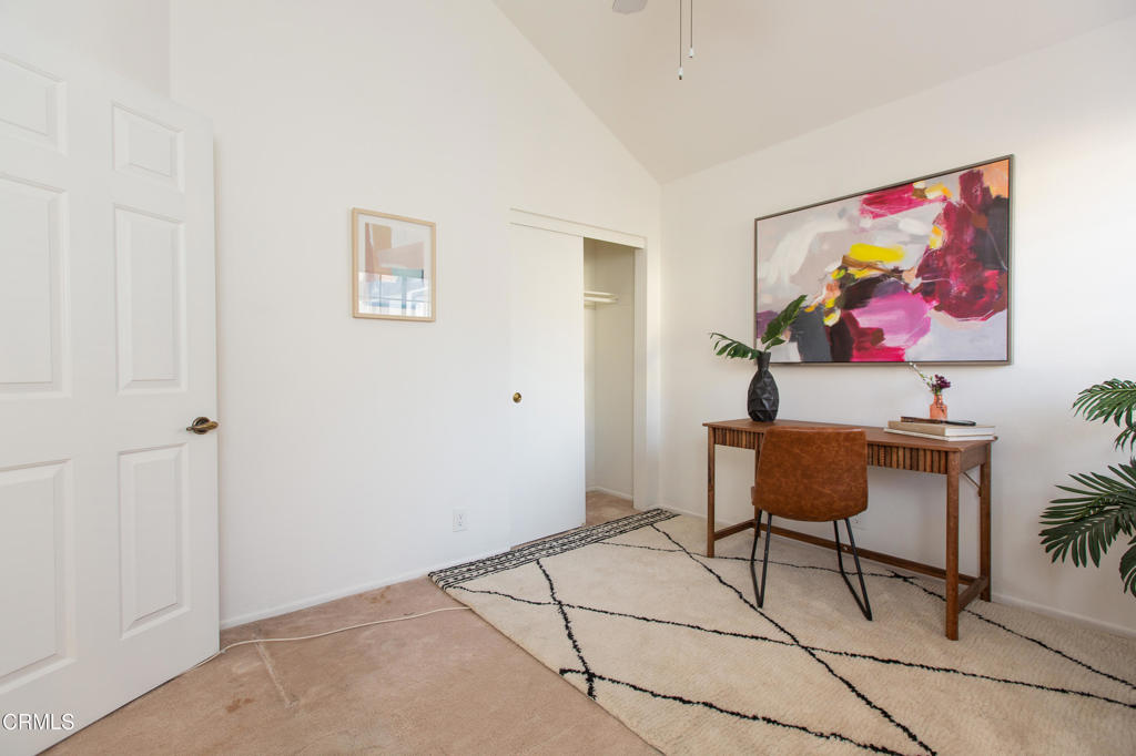 2249 Montrose Avenue 10