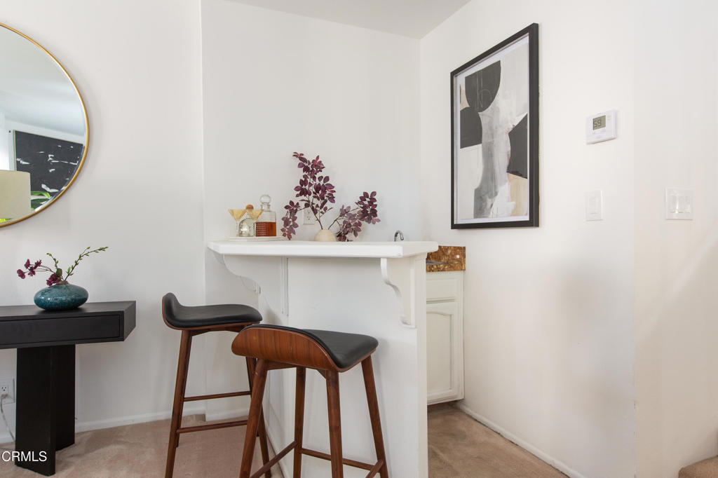 2249 Montrose Avenue 10