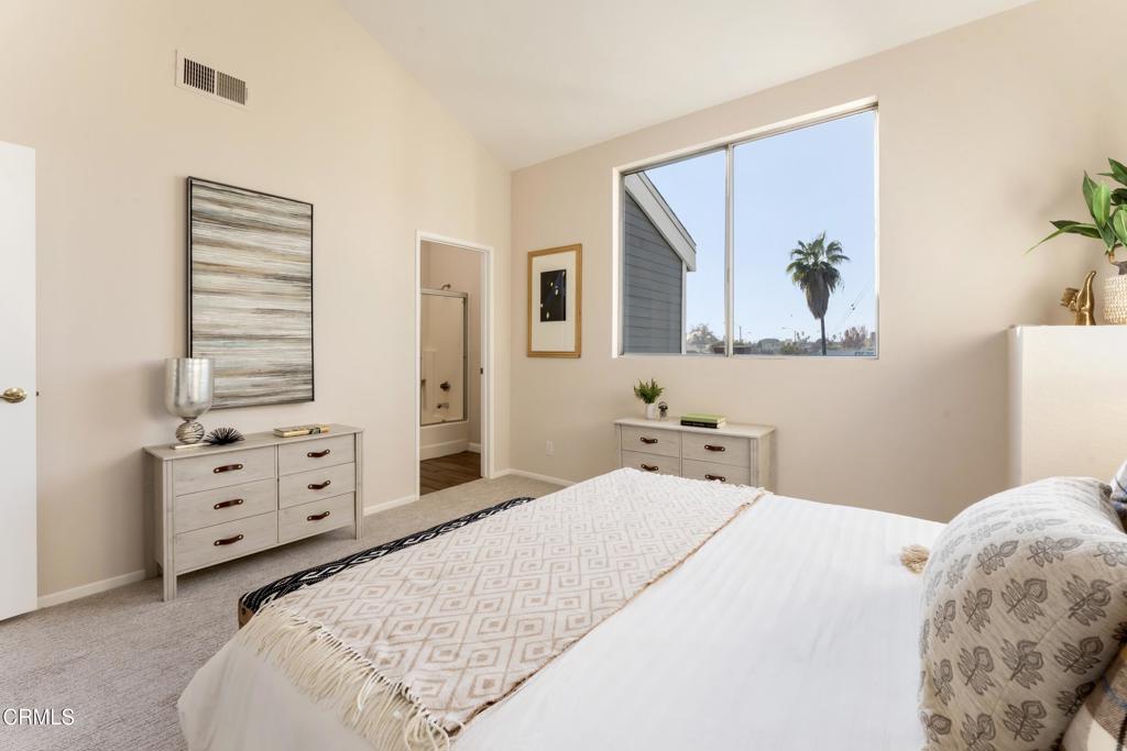 1923 E Washington Boulevard 4