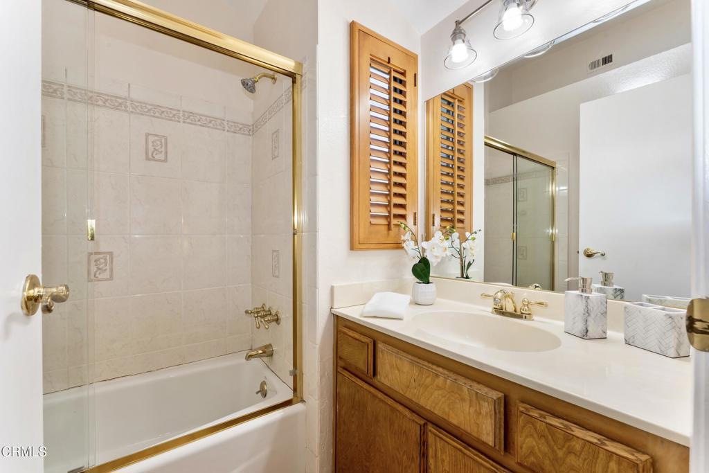 1923 E Washington Boulevard 4