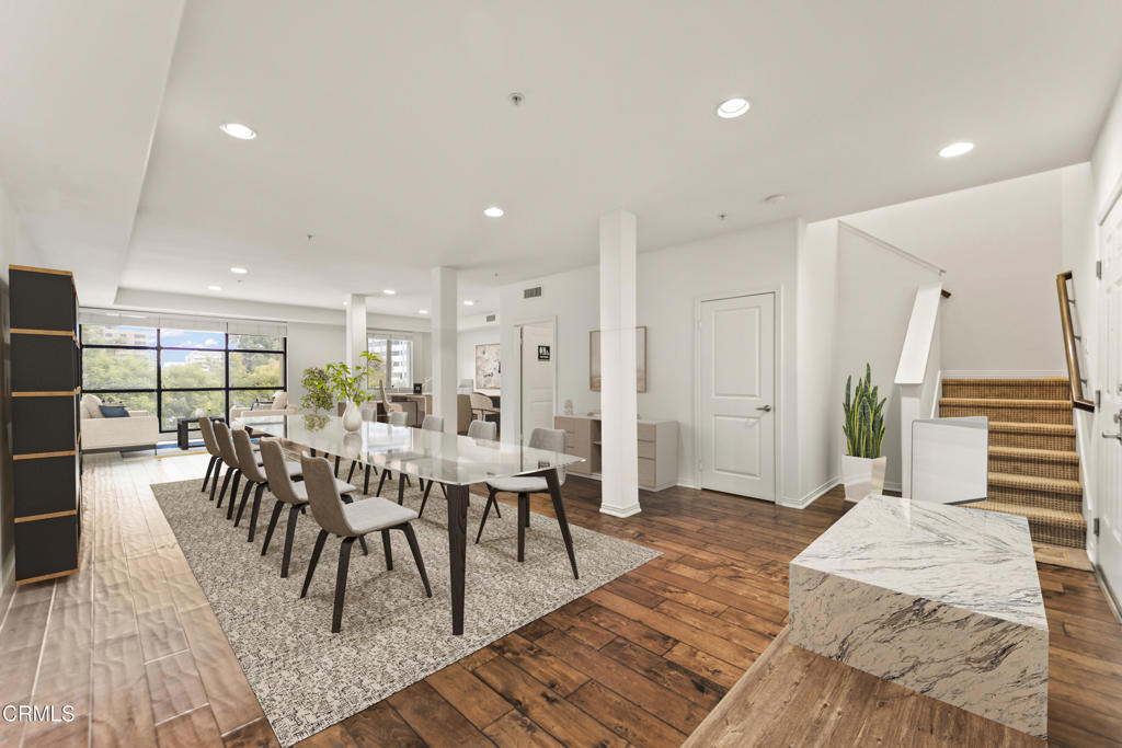 931 E Walnut Street 202