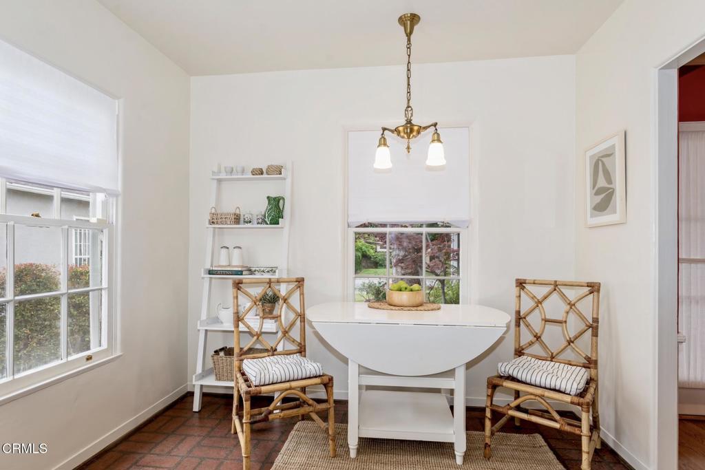 2011 E Mountain Street