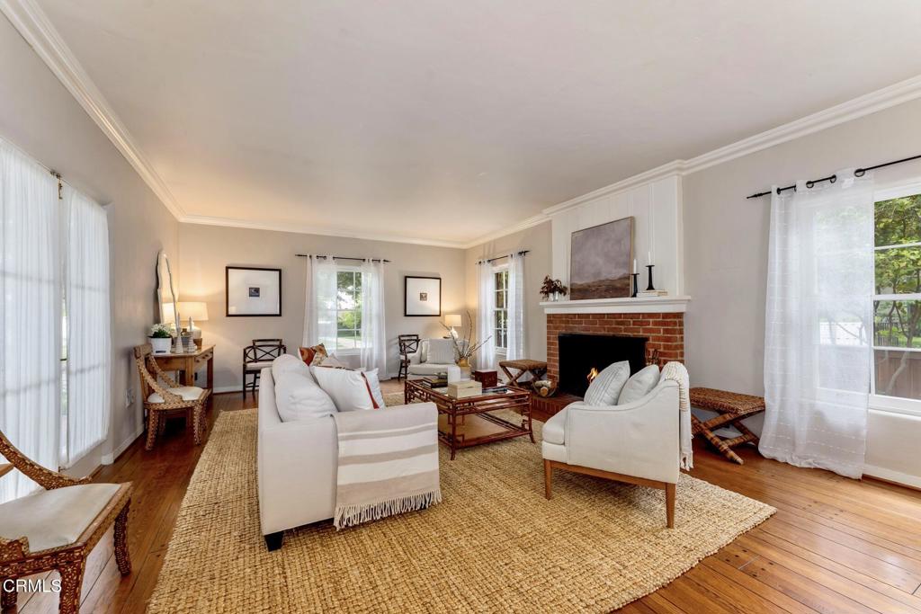 2011 E Mountain Street