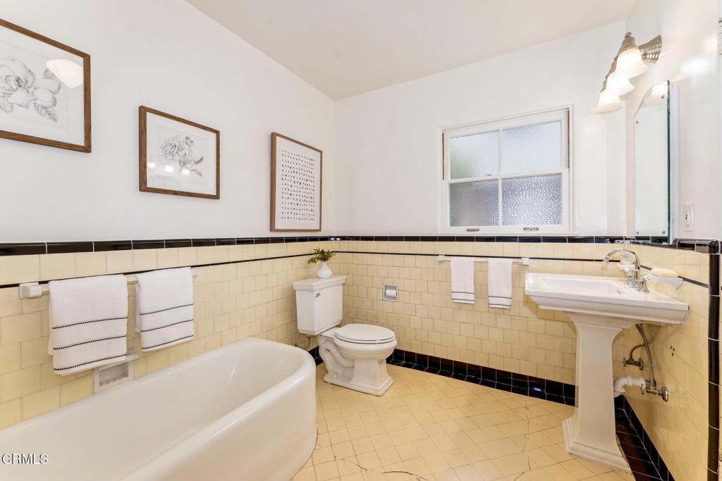 2011 E Mountain Street