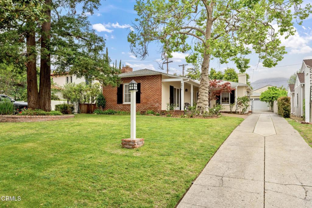 2011 E Mountain Street