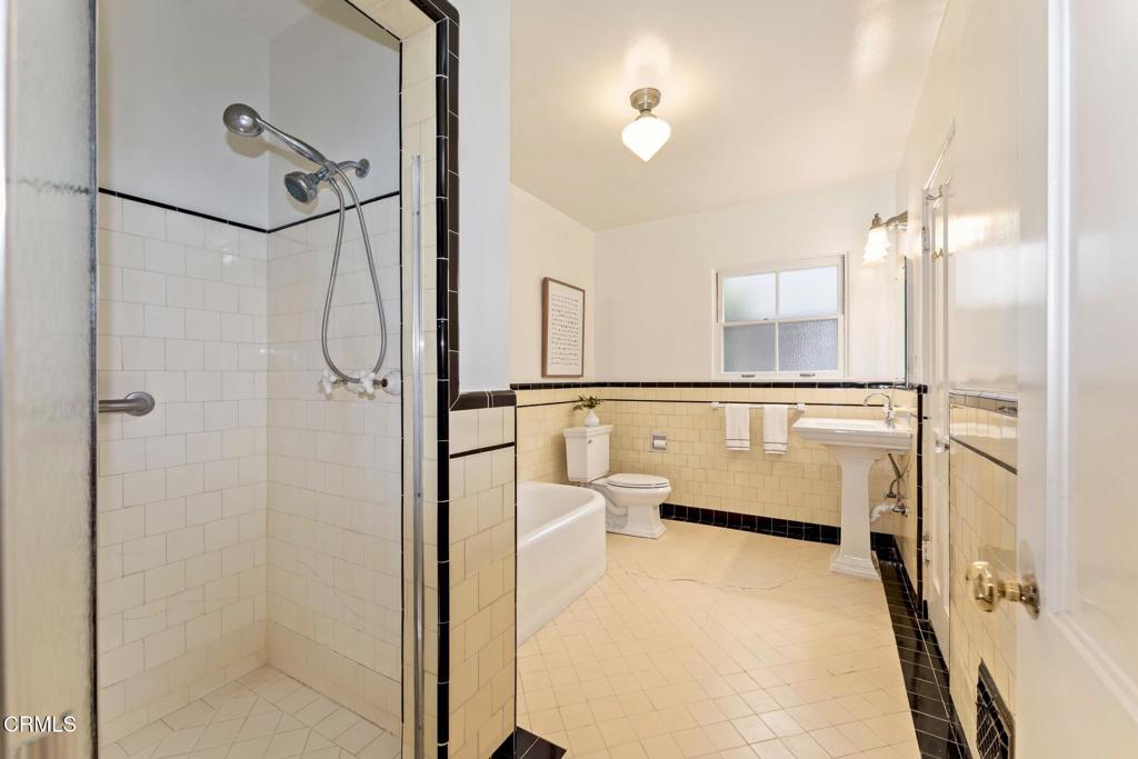 2011 E Mountain Street