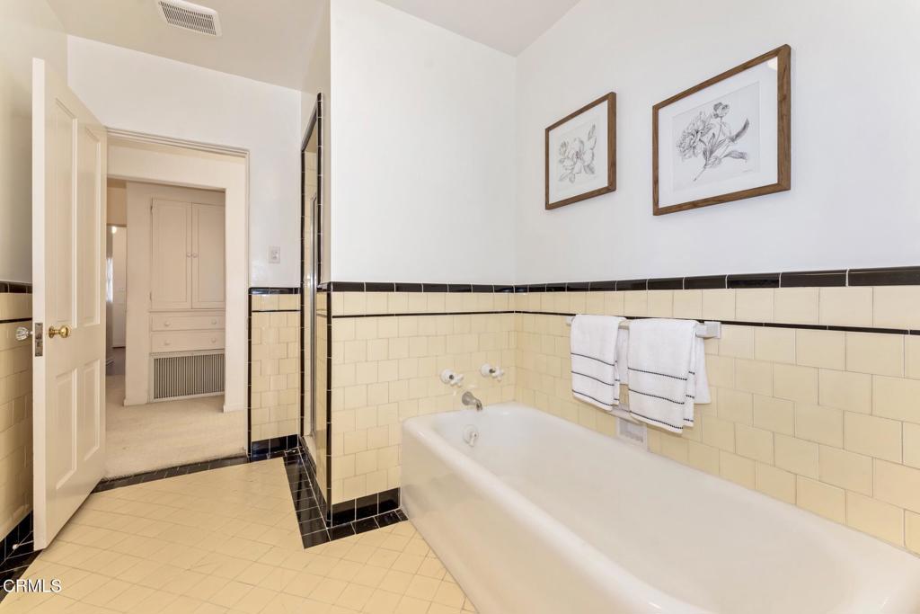 2011 E Mountain Street