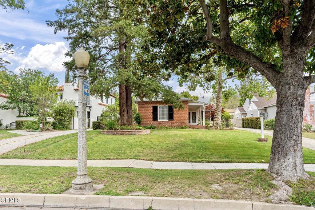 2011 E Mountain Street