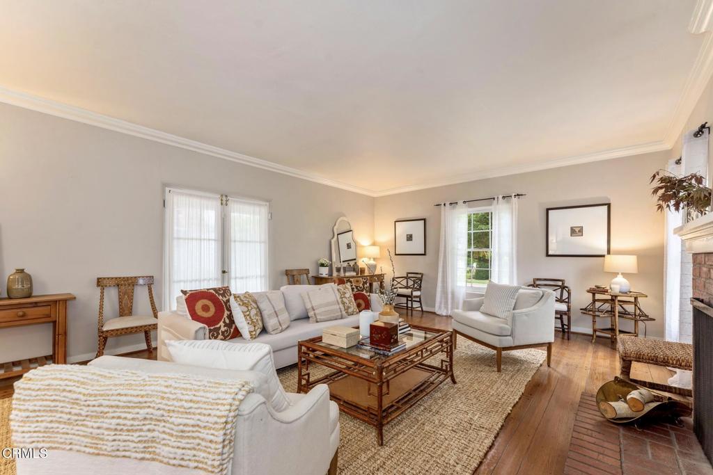 2011 E Mountain Street