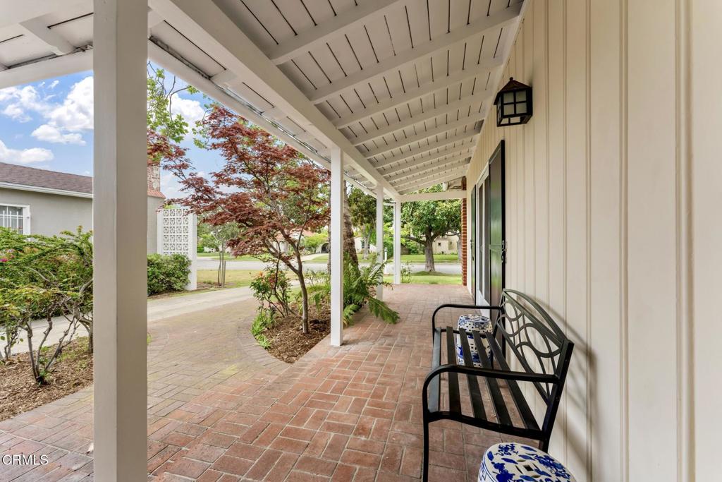 2011 E Mountain Street