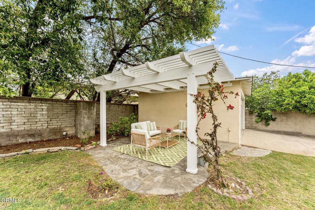 2011 E Mountain Street