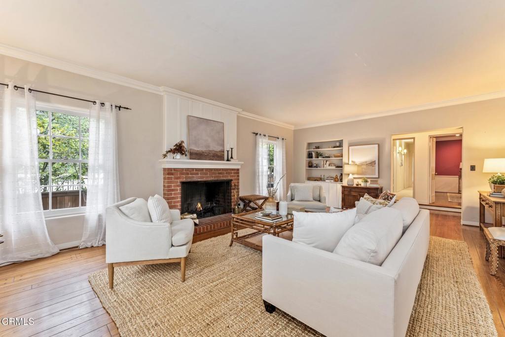 2011 E Mountain Street