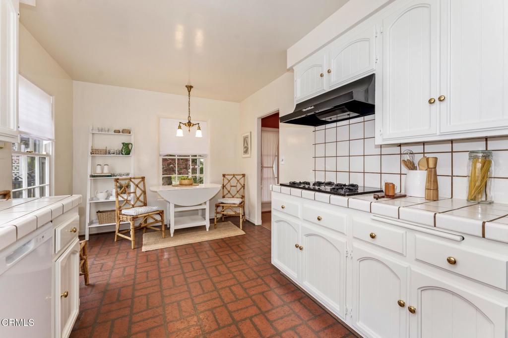 2011 E Mountain Street