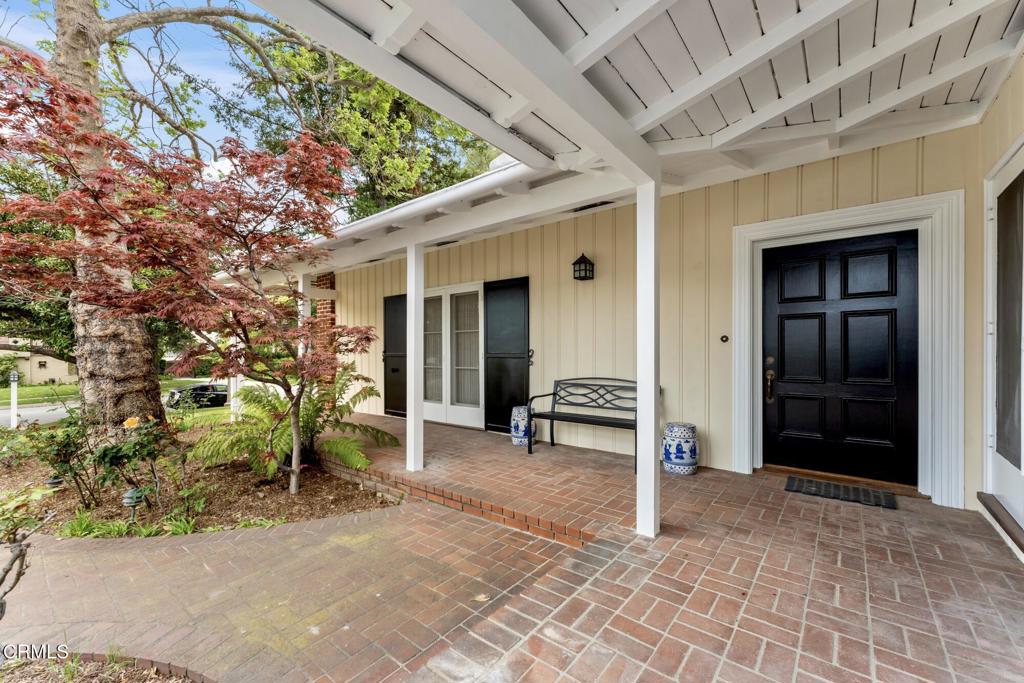 2011 E Mountain Street