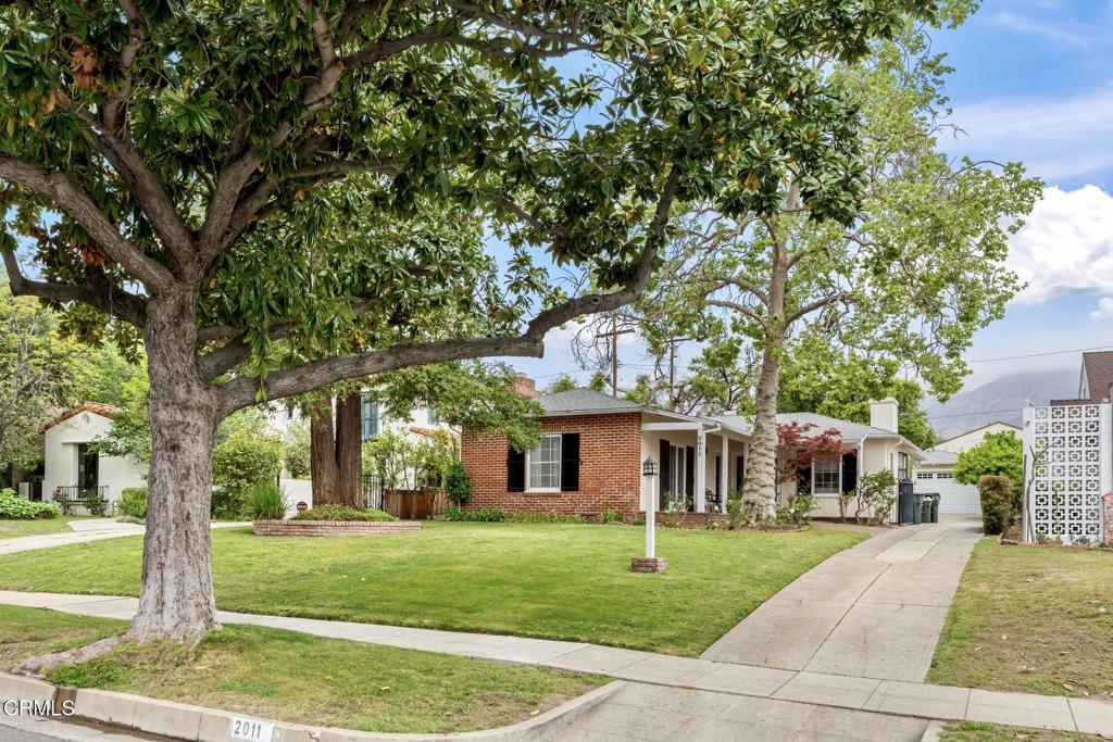 2011 E Mountain Street