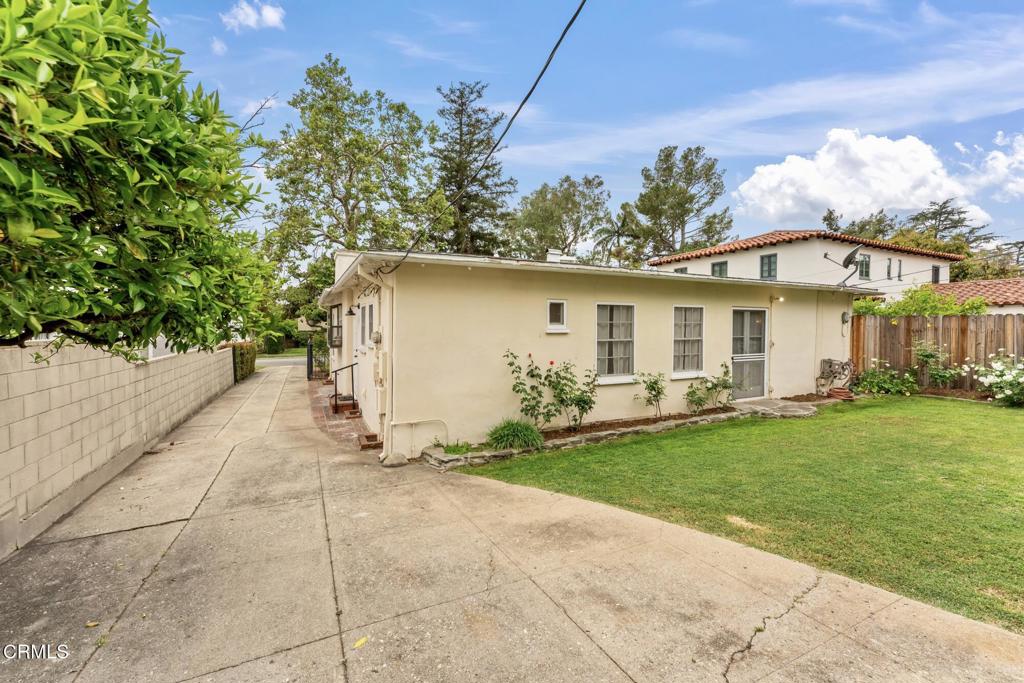 2011 E Mountain Street