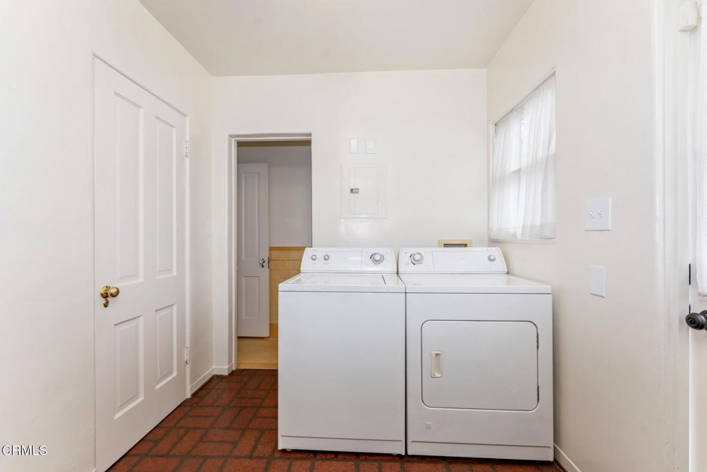 2011 E Mountain Street