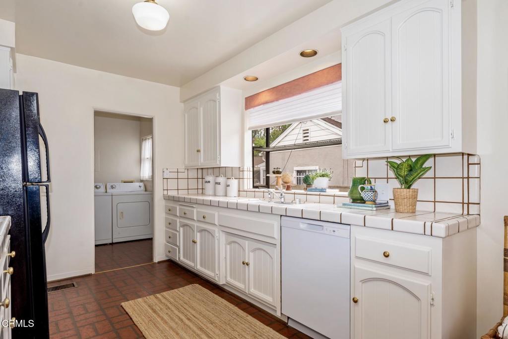 2011 E Mountain Street