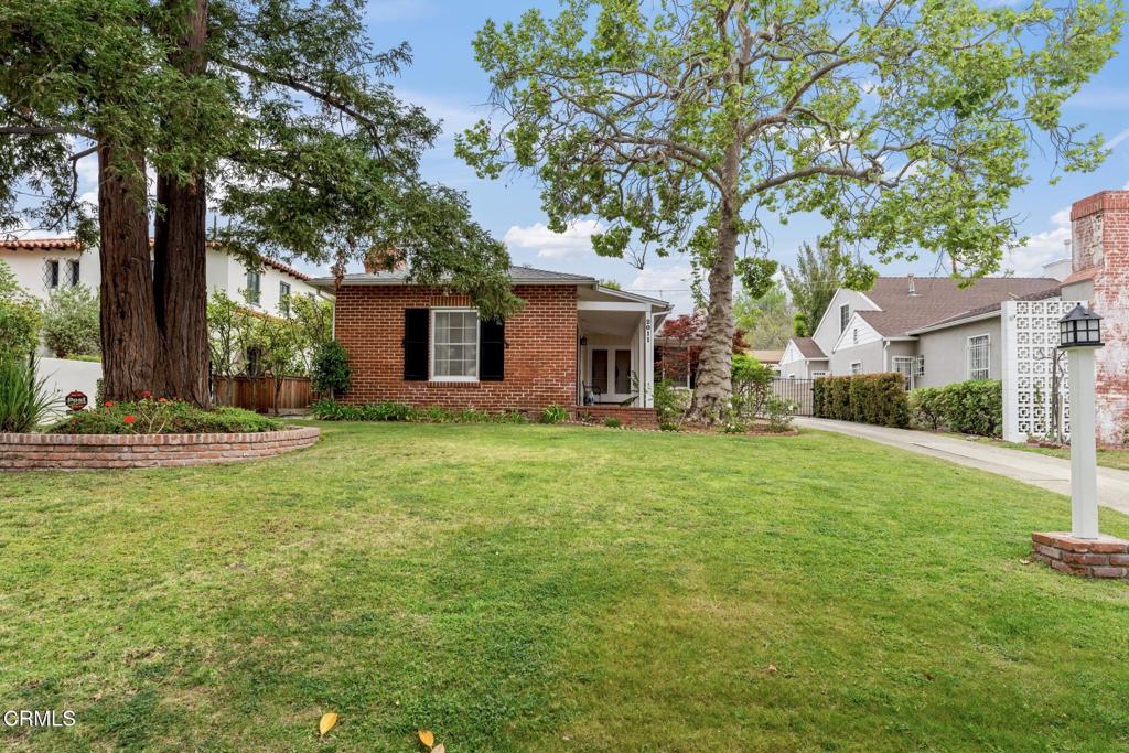 2011 E Mountain Street