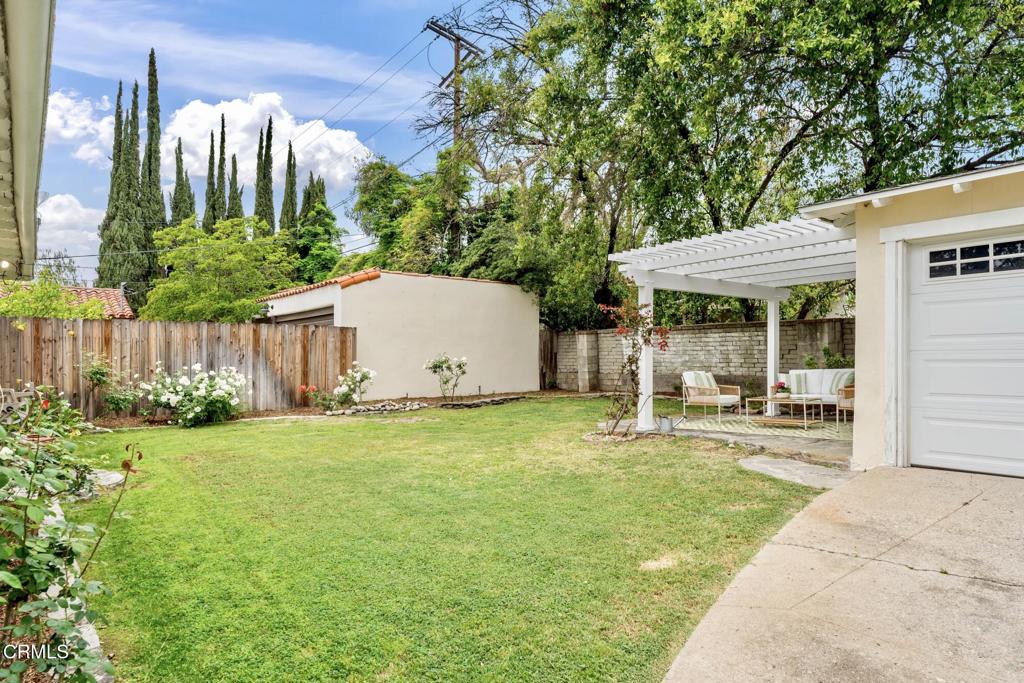 2011 E Mountain Street