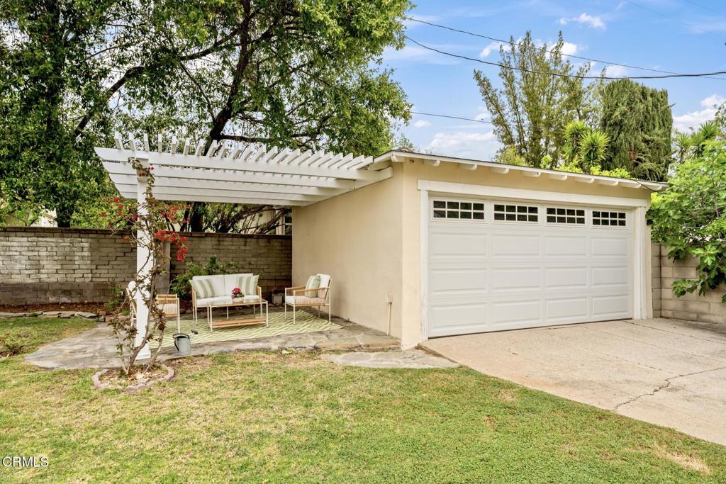 2011 E Mountain Street