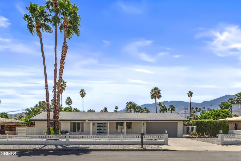 2075 E Calle Felicia