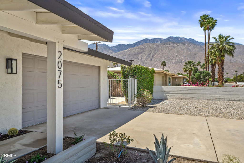 2075 E Calle Felicia