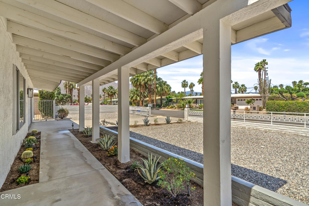 2075 E Calle Felicia