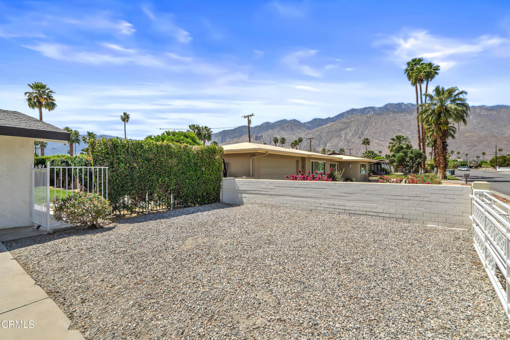 2075 E Calle Felicia
