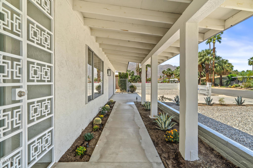 2075 E Calle Felicia