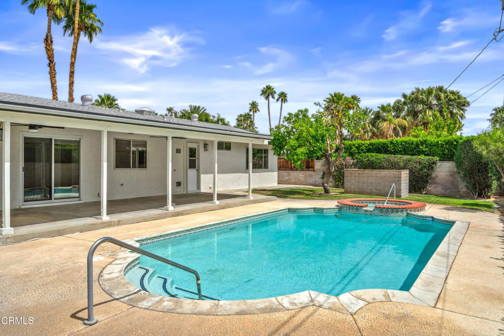 2075 E Calle Felicia