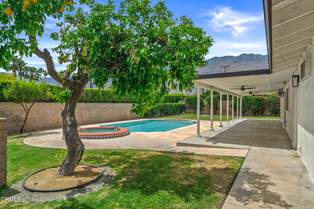 2075 E Calle Felicia