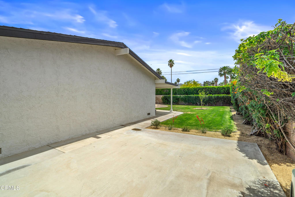 2075 E Calle Felicia