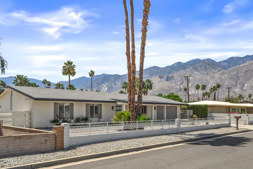 2075 E Calle Felicia