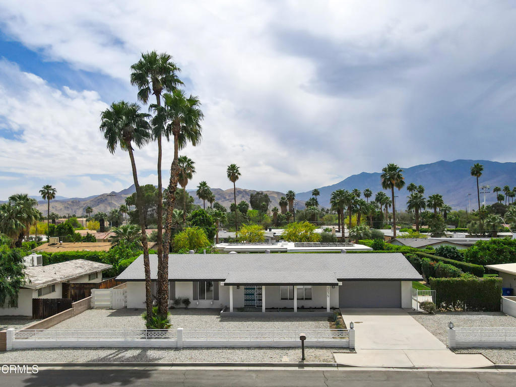 2075 E Calle Felicia