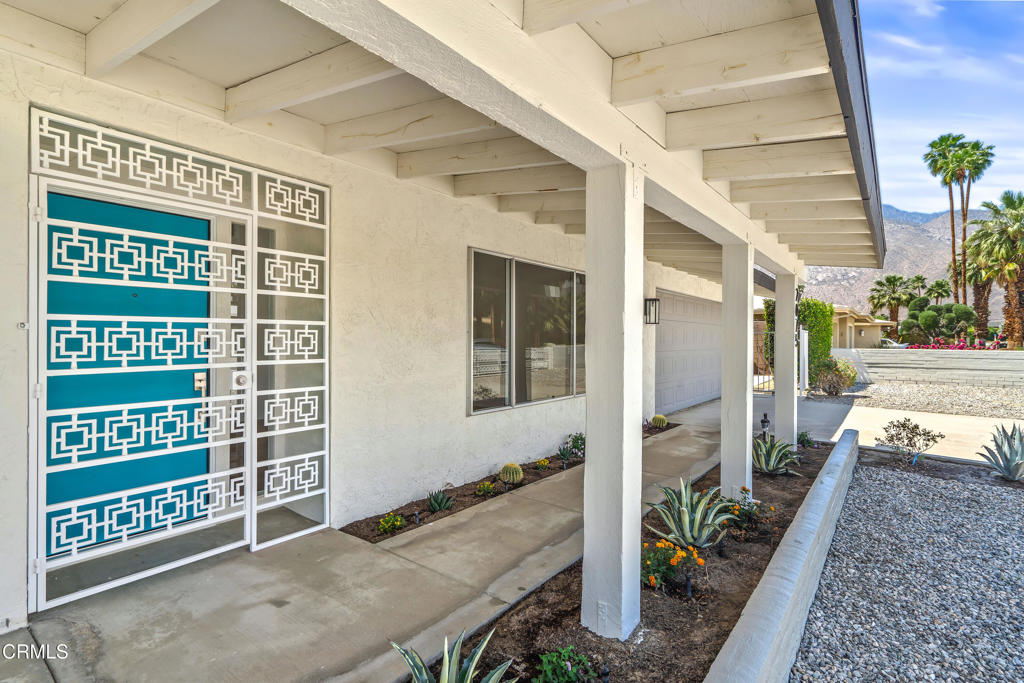 2075 E Calle Felicia