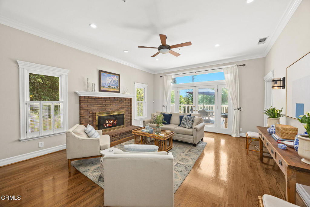 260 W Carter Avenue