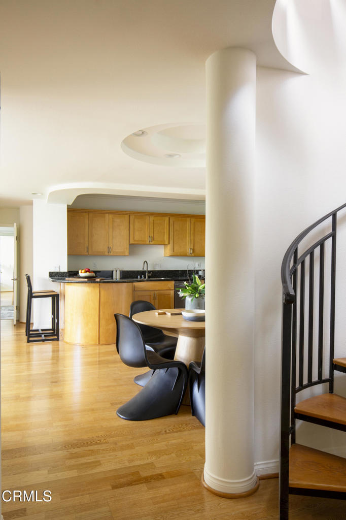 12603 Moorpark Street 303