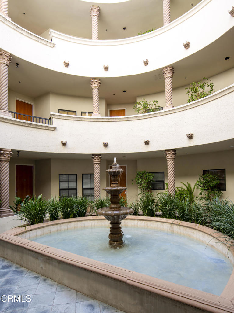 12603 Moorpark Street 303