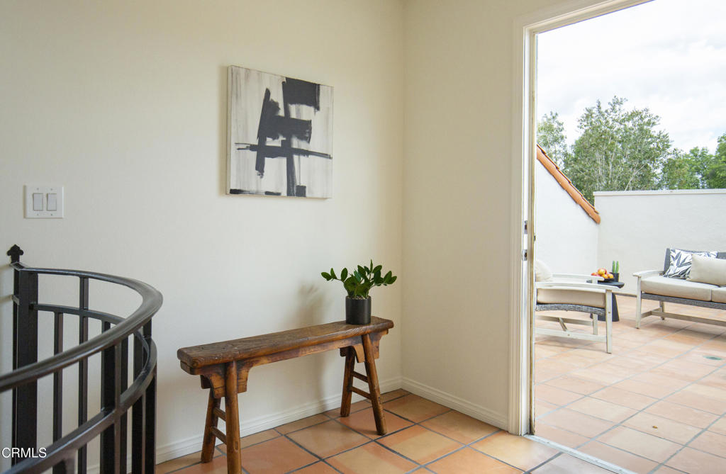 12603 Moorpark Street 303
