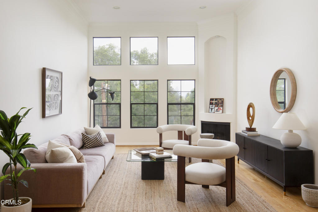 12603 Moorpark Street 303
