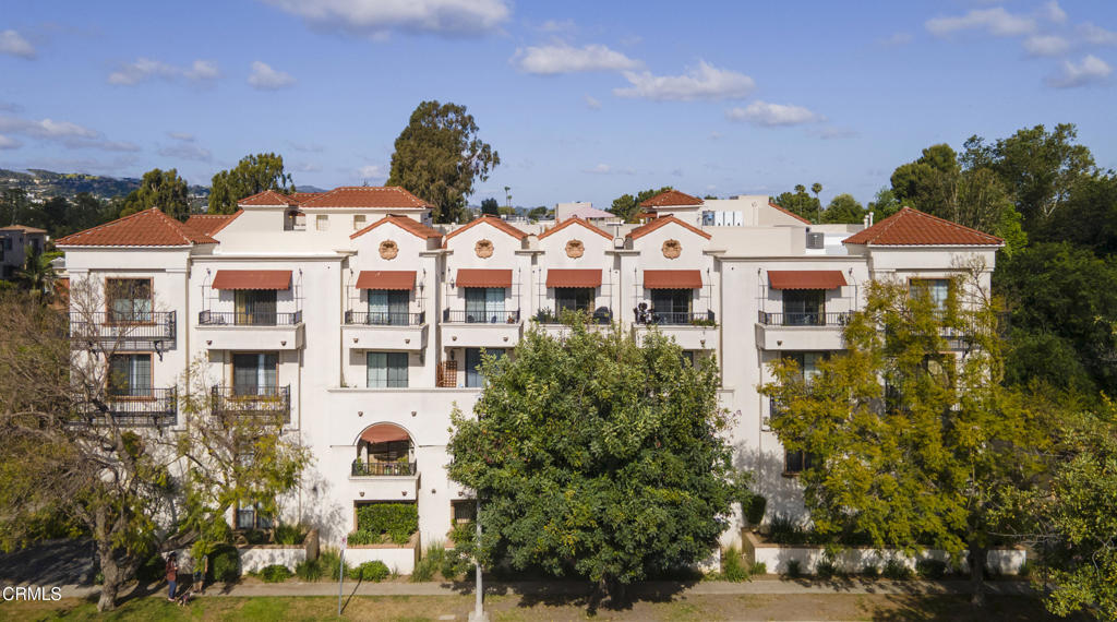 12603 Moorpark Street 303