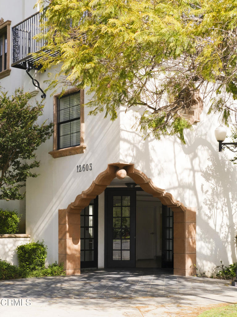 12603 Moorpark Street 303