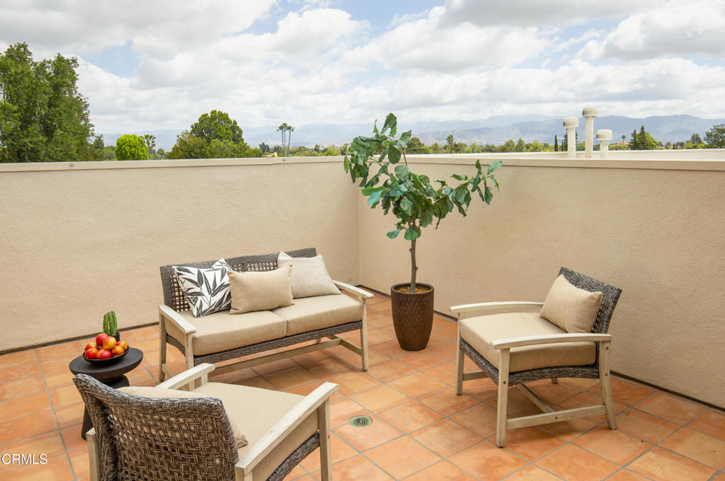 12603 Moorpark Street 303
