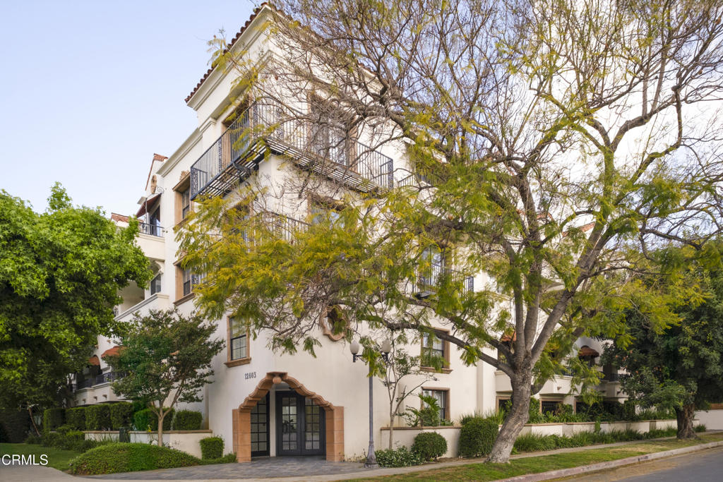 12603 Moorpark Street 303